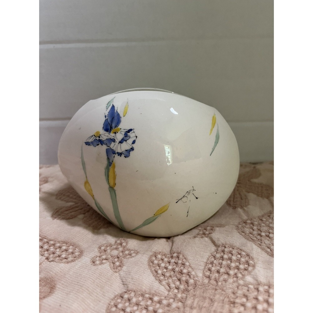 Baatz Procelain Ceramic Clam Shell Design IRIS VASE Barbera Baatz pottery